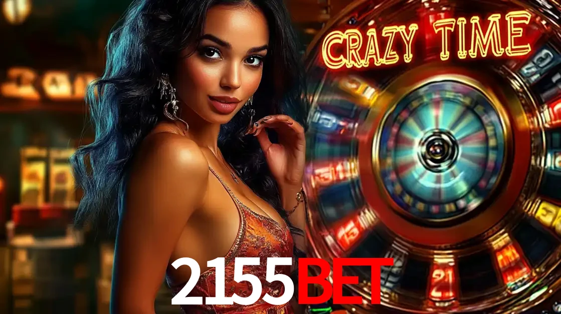 Mulher elegante ao lado da vibrante roda da fortuna do jogo de cassino ao vivo Crazy Time, um dos game shows mais populares e cheios de prêmios do 2155bet.